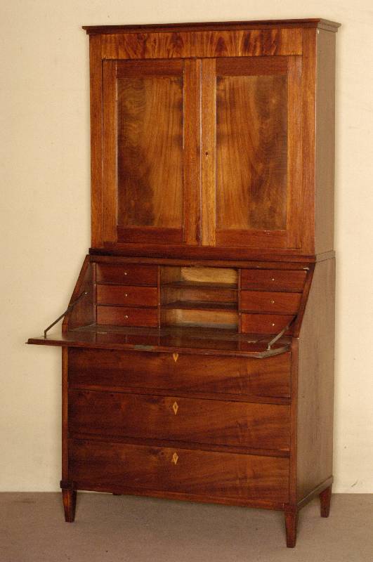 Aufsatzschreibschrank, deutsch, um 1810, z. T. Mahagoni massiv, Mahagonifurnier, 2 -teiliger Korpus mit 3-schÜbigem Kommodenteil, auf kurzen ...
