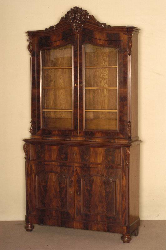 Aufsatzschrank, deutsch, um 1870, Louis- Philippe, Korpus Weichholz, Mahagonifurnier, z.T. Pyramidenmahagonifurnier, Lisenen in Veluten ...