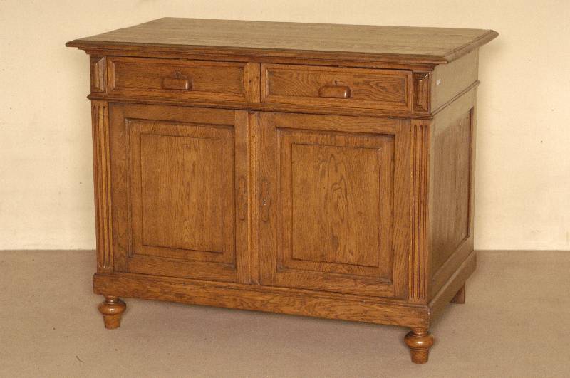 Halbschrank, deutsch, um 1880, GrÜnderzeit, Korpus Weichholz, Eiche massiv, z.T. furniert, TÜren und Seiten kassettiert, Lisenen gerillt, ...
