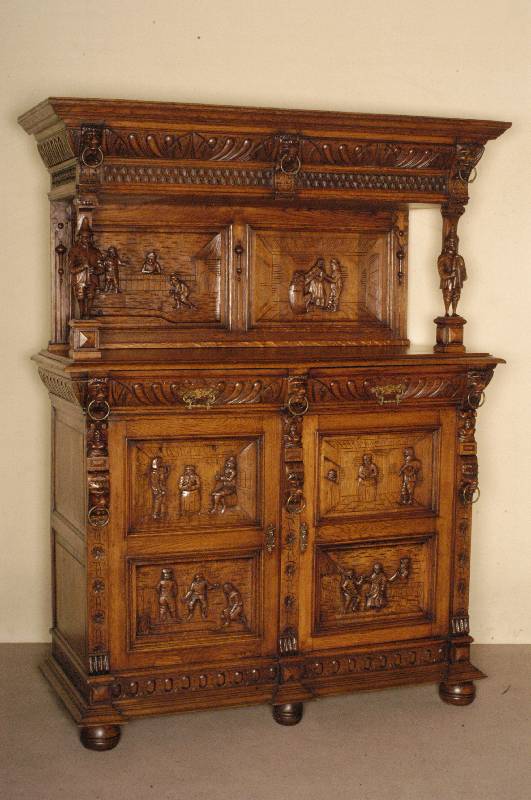Aufsatzschrank, Flandern, um 1870, Eiche massiv, Unterteil 2-tÜrig, FÜllungen mit volkstÜmlichen Darstellungen, Oberteil getragen von ...