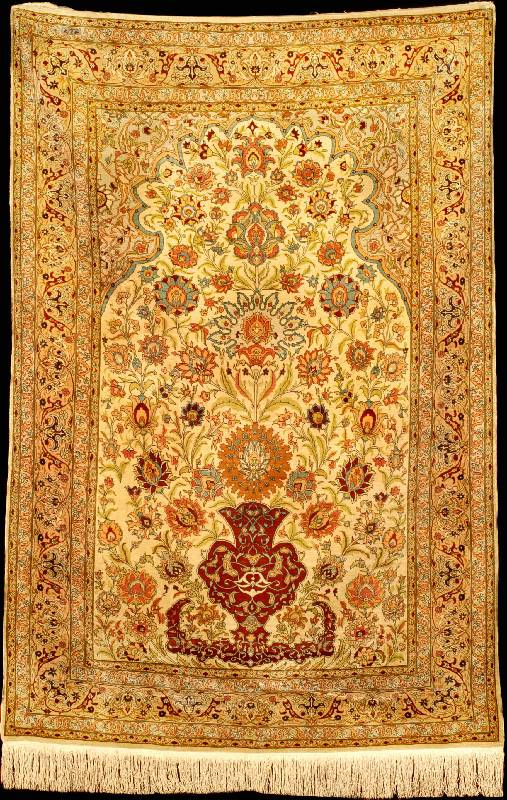 Hereke Seide Alt (signiert), Türkei, reine Naturfarben, um 1920, feine glanzreiche hochwe rtige reine Naturseide, ca. 187 x 126 cm, fein e ...