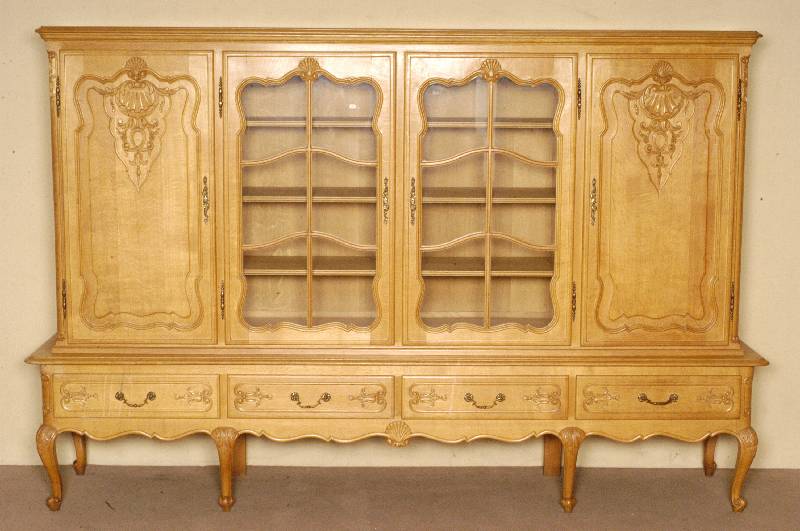 Vielzweckschrank, deutsch, um 1930, Renaissancestil, helle Eiche massiv, viertÜriges Oberteil, SeitentÜren mit aufwendiger Schnitzerei in den ...