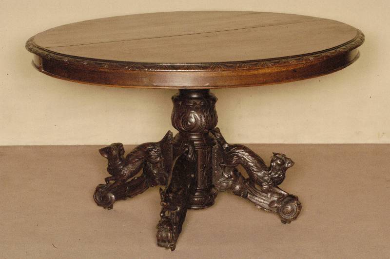 Großer Ausziehtisch, Frankreich, um 1860/70, Eiche massiv, ovale Arbeitsplatte mit geschuppter Umrandung, SÄulenfuß 4-fach ausladend, dieser ...