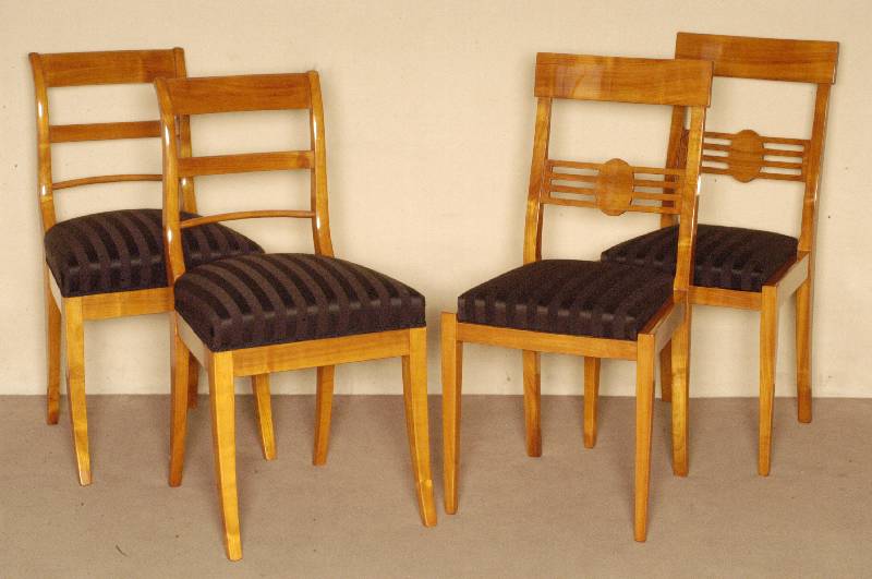 2 StÜhle, im Biedermeierstil, StilmÖbel, Kirschbaum massiv, sehr stabil, nach altem Vorbild, gut gearbeitet, leichte Gebrauchsspuren, ca. ...