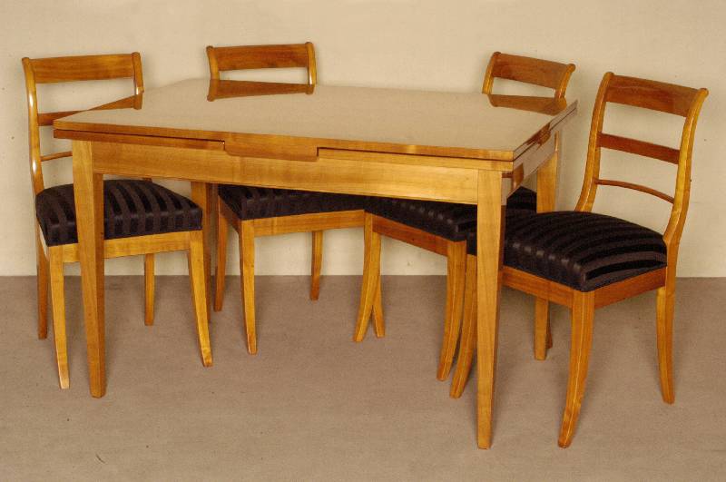 4 StÜhle, im Biedermeierstil, StilmÖbel, Kirschbaum massiv, sehr stabil, nach altem Vorbild, gut gearbeitet, leichte Gebrauchsspuren, ca. ...