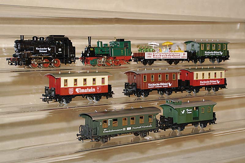 Sogenanntes KuckucksbÄhnel, MÄrklin, 80er Jahre, Spur HO, best. aus: Basis-Lok Nr. 3190/3197, (im orig. Karton), Fleischmann Lok T3, diese ...