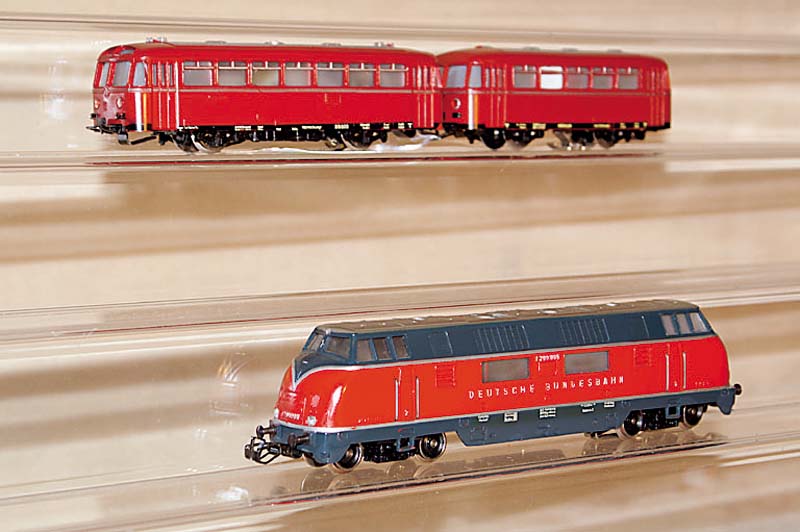 Schienenbus, MÄrklin, 1955, Spur HO, dazu Beiwagen Nr. 4018, dieser im orig. Karton, intakt, bespielt, jedoch guter Zustand