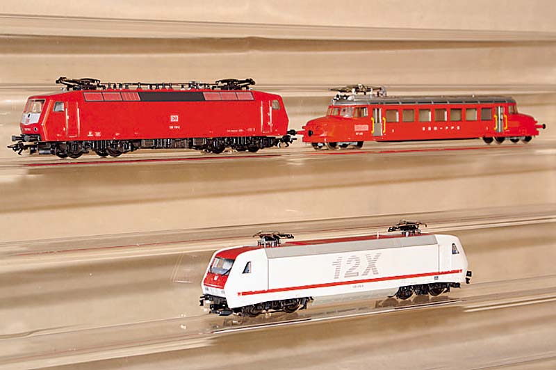 E-Lok, MÄrklin, 80er Jahre, Spur HO, weiß, Aufschrift "12 x", lt. EInl. intakt, l. bespielt