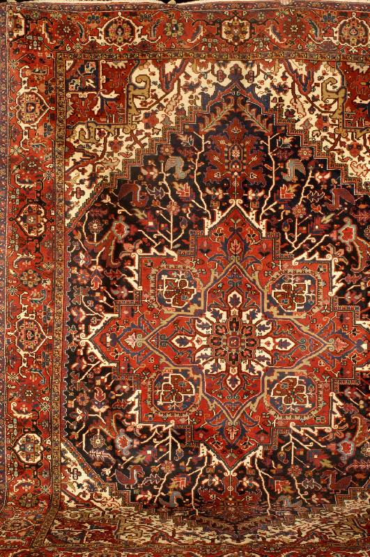 Heriz, Persien, um 1950, Wolle auf Baumwolle, ca. 357 x 260 cm, SchÄtzwert: 3000.- EURO, EHZ: 3 (altersbedingt gut erhalte n), gute feste und ...