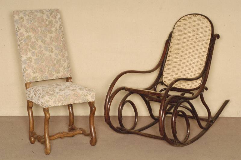 Schaukelstuhl, Ungarn/Budapest, um 1910, signiert Mundus, Bugholz, elegante LinienfÜhrung, nach dem vorbild von 1870/80, Bespannung erneuert, ...