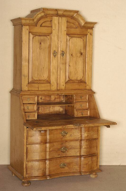 KommodenaufsatzsekretÄr, westdeutsch, um 1750/60, Kiefer massiv, Kommode 3-schÜbig, 3-fach geschweift, BeschlÄge um 1900 bzw. um 1950, Oberteil ...