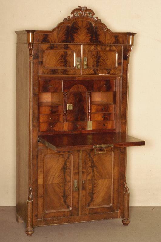 SchranksekretÄr, mitteldeutsch, um 1870/80, Korpus Weichholz, Pyramidenmahagonifurnier gespiegelt verlegt, sehr schÖnes fließendes Furnierbild, ...