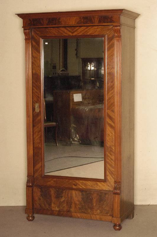 GrÜnderzeitschrank, deutsch, um 1880/90, Korpus Weichholz, auf Rahmen gearbeitet, Wurzelnußfurnier gespiegelt, eintÜriges MÖbel, als ...