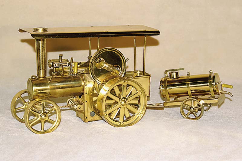 Wilesco Dampfwalze, wohl 70er Jahre, MessingausfÜhrung, komplett mit AnhÄnger, l. Altersspuren, min. bespielt, Gesamtl. ca. 54 cm, sammelw.