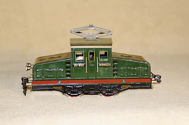 E-Lok, MÄrklin, Spur 0, 30er/40er Jahre, RV 890, grÜn, Blech, l. bespielt, Uhrwerk, Fkt. nicht geprÜft, L. ca. 19 cm, ohne SchlÜssel, sammelw.