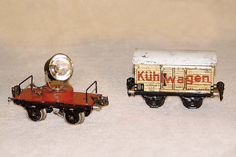 KÜhlwagen, MÄrklin, Spur 0, Blech, stÄrker bespielt, LackschÄden, L. ca. 13 cm, sammelw.