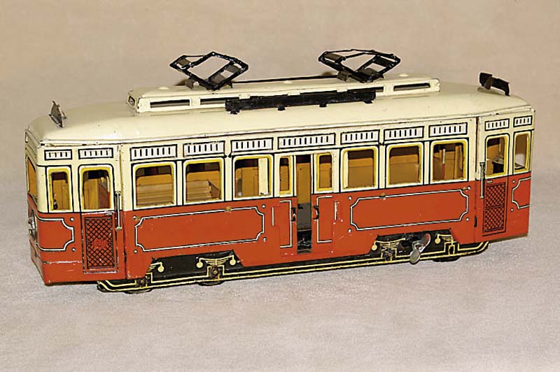 Straßenbahn, Berlin, um 1950, gemarkt SG Made in Germany, Blech, bunt lithographiert, Uhrwerk, diese intakt, mit Beleuchtung, diese Fkt. nicht ...
