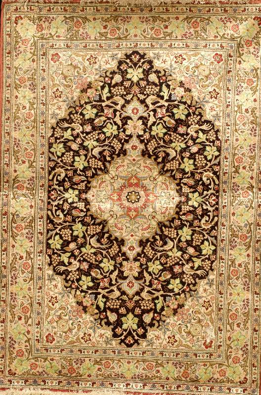 Ghom Seide, Persien, ca. 30 Jahre, reine Naturseide, ca. 152 x 108 cm, Schätzwert: 3500.- EURO, ca. 1,0 Mio. Kn/qm, EHZ: 2, alter sbedingt in einen ...