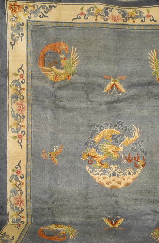 China, ca. 50 Jahre, Wolle auf Baumwolle, ca. 356 x 258 cm, Schätzwert: 4200.- EURO, EHZ: 2-3, altersbedingt gesamt in einen guten ...