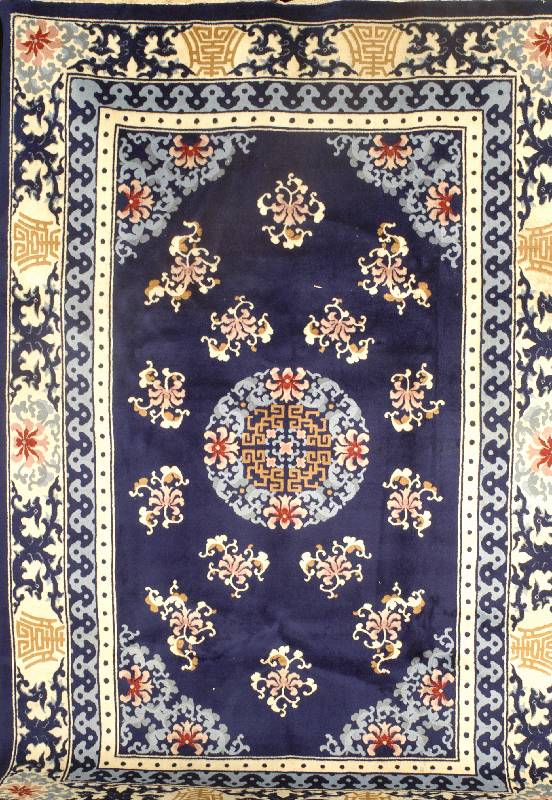 China, ca. 30 Jahre, Wolle auf Baumwolle, ca. 297 x 199 cm, Schätzwert: 2400.- EURO, EHZ: 2, altersbedingt in einen sehr guten Erha ltungszustand, ...