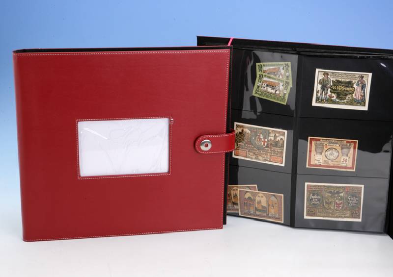 2 Alben mit Notgeld, reiche Sammlung, vielfach kassenfrisch bzw. stÄrker gebraucht, Hochinflation, deutsch, zwischen 1920 und 1923 , Schwerpunkt: ...
