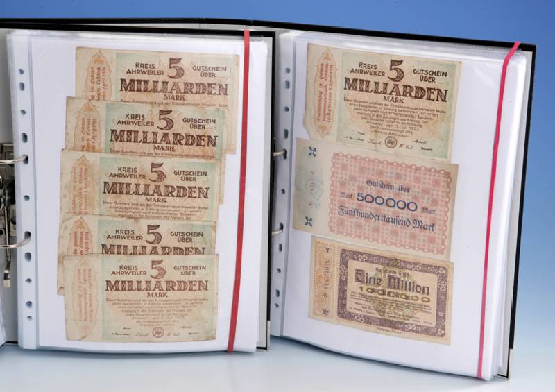 Konvolut 2 Alben mit Notgeld, reiche Sammlung, Schwerpunkt Kreis Adenau, mit Mehrfachbelegen, Ahrweiler, sehr reich, z.T. kassenfrisch und ...
