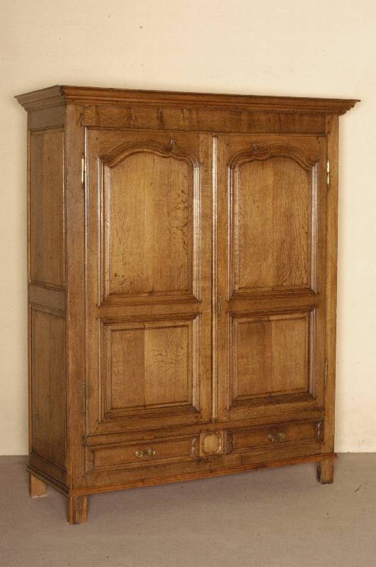Schrank, Frankreich, um 1800, Umgebung Straßburg, Eiche massiv, aus dem Vollholz gearbeitet, auf eckigen Beinen, 2-schÜbig, TÜrfÜllungen ...