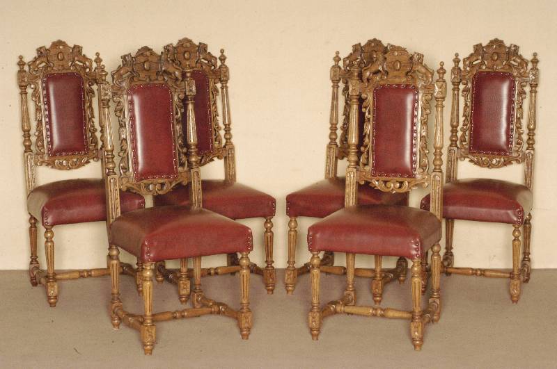 6 HochlehnstÜhle, Frankreich, um 1880, Eiche massiv, Beine und RÜckenlehne kanneliert und reichlich geschnitzt, LÖwen- und BlÄtterdekor, ...