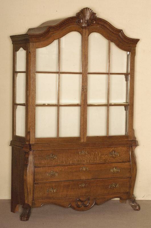 Barockstilvitrine, Holland, um 1900, Eiche massiv, z.T. furniert, seitenverglastes Oberteil mit dahinterliegenden geschweift ausgesÄgten ...