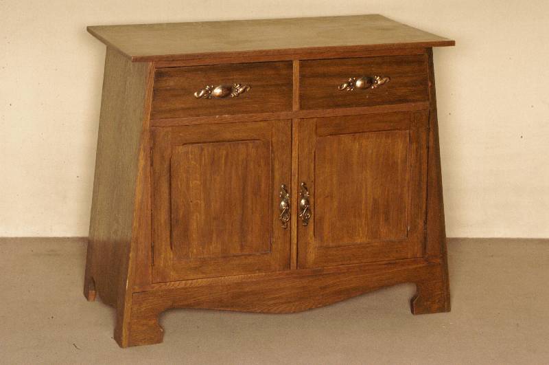 Konischer Halbschrank, England, um 1900, Jugendstil, Eiche massiv, Hersteller Batchelar & Son Ltd., 2 TÜren und 2 Schubladen, original florale ...