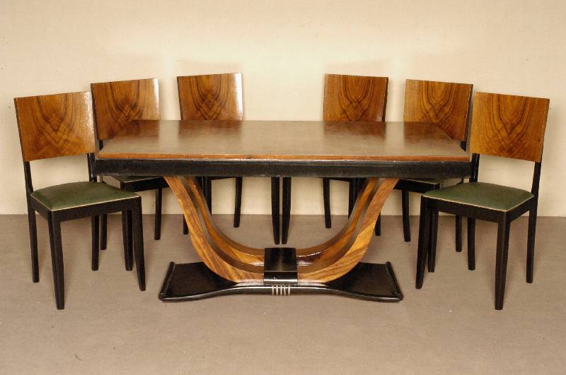 ArtDeco-Sitzgruppe, Frankreich/Paris, um 1920 , bestehend aus Konferenztisch sowie 6 StÜhlen, in Nußbaum in gespiegeltem Bild furniert und zum ...