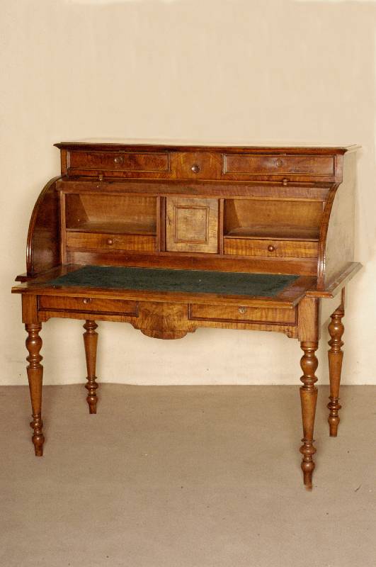 SekretÄr, Holland, um 1860, Wilhelm III, Korpus Weichholz, z.T. Eiche, Nußbaumfurnier, auf gedrechselten Beinen, unter der Arbeitsplatte 2 ...