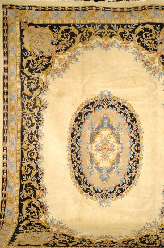 China, ca. 30 Jahre, Wolle auf Baumwolle, ca. 355 x 255 cm, SchÄtzwert: 3000.- EURO, EHZ: 3 (altersbedingt gesamt in einen guten Er ...