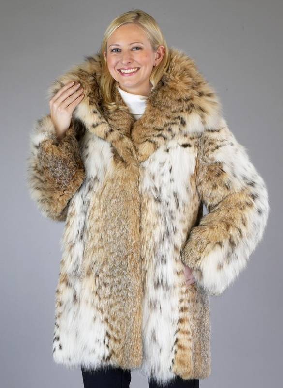 Luchskatze-Longjacke, Gr. 36, Innenfutter champagnerfarb. Seide, 2 seitl. Einschubta- schen, großer Kragen, RÜckenl. ca. 80 cm, lt. EU-VO-Nr. ...
