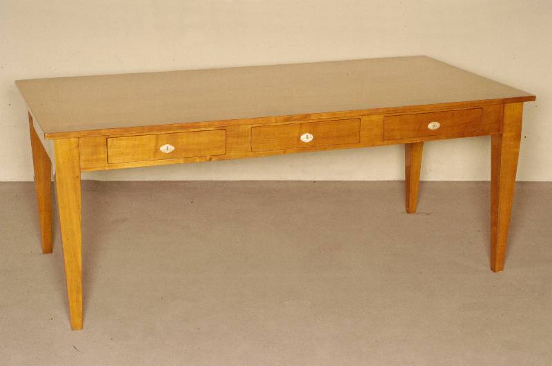 Schreibtisch, nach dem Vorbild von 1850, Biedermeierstil, Kirschbaum massiv, z.T. furniert, konische Beine, Platte mit breitem Fries, Zarge mit 6 ...