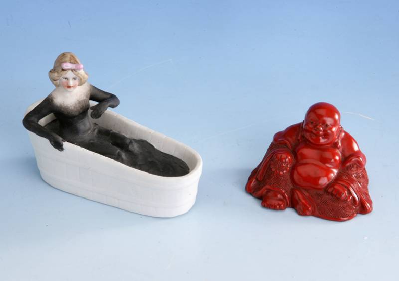 Figur "Dame im Moorbad", deutsch um 1902/05, Biskuitporzellan, bunt bemalt, naturalistische, vollplastische AusfÜhrung, ca. 8.5 x 7 cm