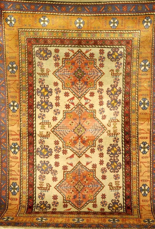 Eriwan Alt, Rußland, um 1950, Wolle auf Baumwolle, ca. 248 x 158 cm, SchÄtzwert: 1600.- EURO, EHZ: 3 (altersbedingt in einen gu ten ...