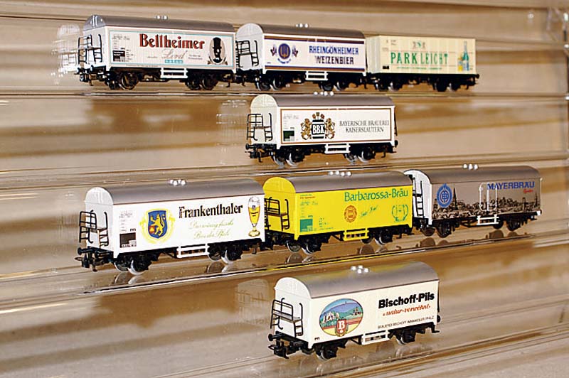 Konvolut 8 Brauerei-Werbewagen, MÄrklin, 80er Jahre, Spur HO, best. aus: 2 x Bischoff-BrÄu , 4 x Mayer BrÄu Ludwigshafen, 1 x Frankenthaler, 1 x ...