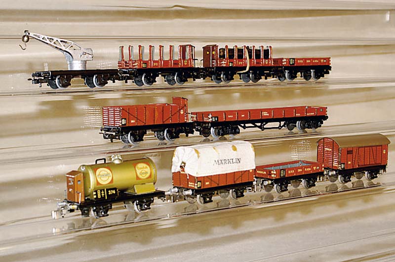 Konvolut MÄrklin GÜterwagen, 30er Jahre, Spur HO, Niederbordw. 364, Planwagen 363, Kesselw . Esso 374, GÜterw. 381, alle mit Klauenkupplung 2 ...