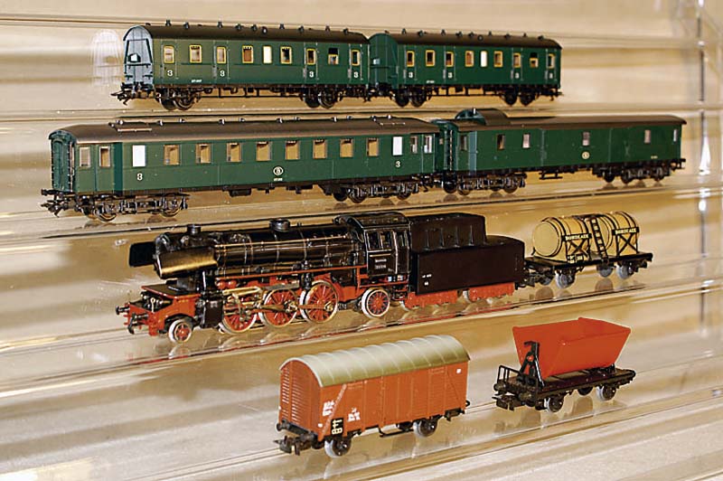 Zugpackung, MÄrklin, Spur HO, 50er Jahre, mit Dampflok DA 800 (1957-58), Kippw. 4513, GÜterw. 4505 und Weinw. 4511, alle mit BK 5, intakt, ohne ...