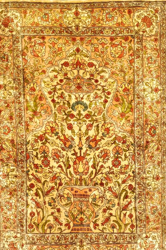 Hereke Sign, TÜrkei, ca. 30 Jahre, reine Naturseide, ca. 93 x 59 cm, SchÄtzwert: 2900.- EURO, EHZ: 2
