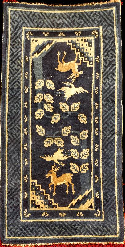 Pow Tow Antik, China, um 1900/1910, sehr gu te feine alte Wolle geknüpft auf Baumwolle, ca . 130 x 68 cm, mittelfeine Knüpfung, schöne ho ...