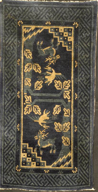 Pow Tow Antik, China, um 1900, Wolle auf Baumwolle, ca. 126 x 64 cm, SchÄtzwert: 3200.- EURO, EHZ: 2 (altersbedingt in einen sehr gute n ...