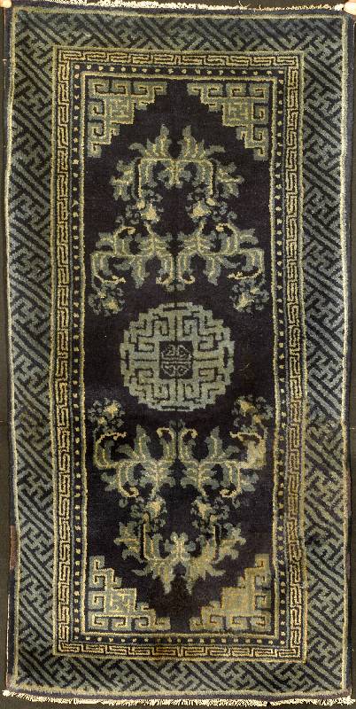 Pow Tow Antik, China, um 1900, Wolle auf Baumwolle, ca. 121 x 60 cm, SchÄtzwert: 2600.- EURO, EHZ: 2 (altersbedingt in einen hervorrag enden ...