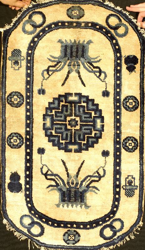 Peking Antik, China, um 1880, Wolle auf Baumwolle, ca. 95 x 55 cm, Schätzwert: 1200.- EURO, EHZ: 4