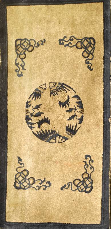 Peking Antik, China, um 1900, Wolle auf Baumwolle, ca. 122 x 61 cm, Schätzwert: 3200.- EURO, EHZ: 4