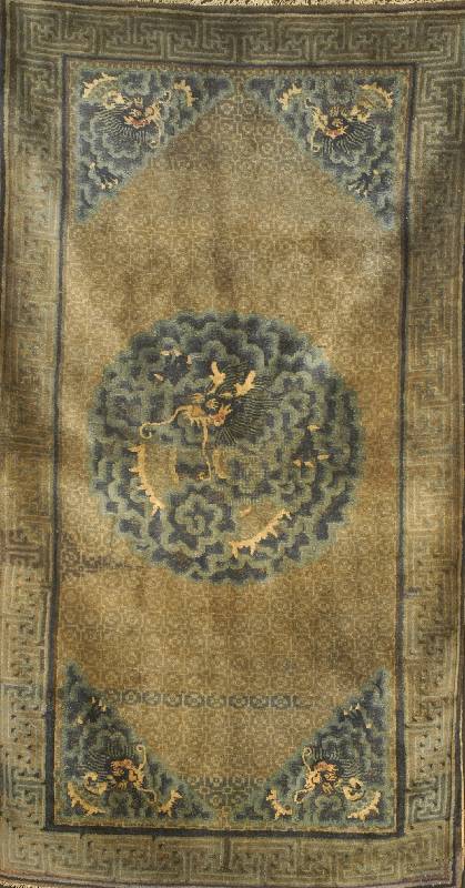 Seltener Drachenteppich Anti, China, um 1900, Wolle auf Baumwolle, ca. 170 x 95 cm, SchÄtzwert: 5000.- EURO, EHZ: 3