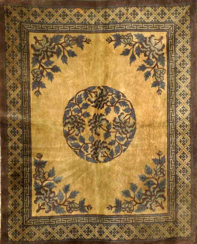 Pow Tow Antik, China, um 1900, Wolle auf Baumwolle, ca. 190 x 149 cm, Schätzwert: 4000.- EURO, EHZ: 4-5