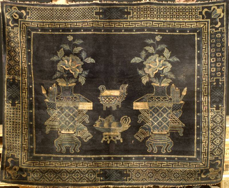 Pow Tow Antik, China, um 1900, Wolle auf Baumwolle, ca. 176 x 140 cm, Schätzwert: 6000.- EURO, EHZ: 4, seltenes Format, sehr ede l und dekorativ, ...
