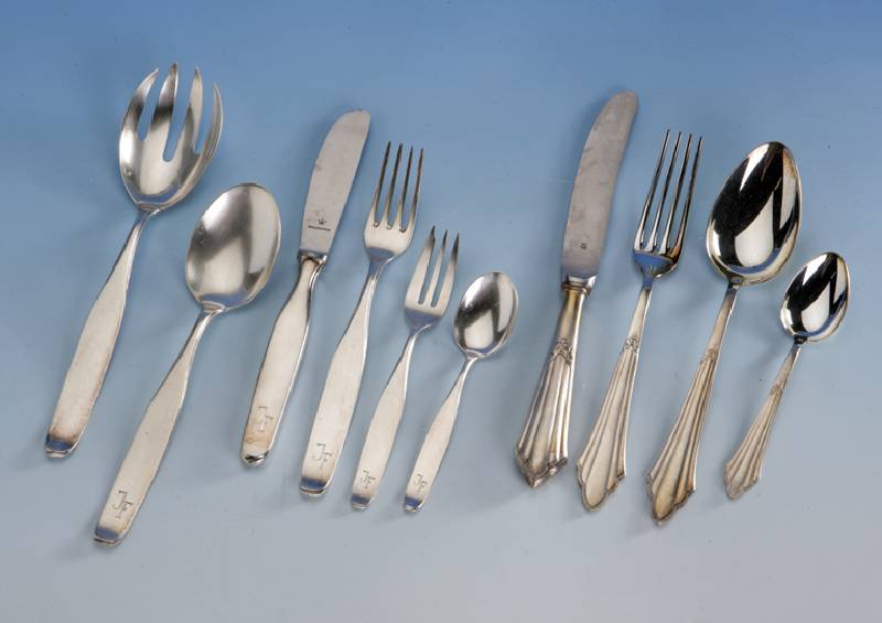 WMF-Besteck fÜr 6 Personen, 800er Silber, glatte, zeitlose Form, Bes.-Monogr. IF, best. aus: 6 Messer (Klingen Stahl, Griffe gefÜllt), 6 ...